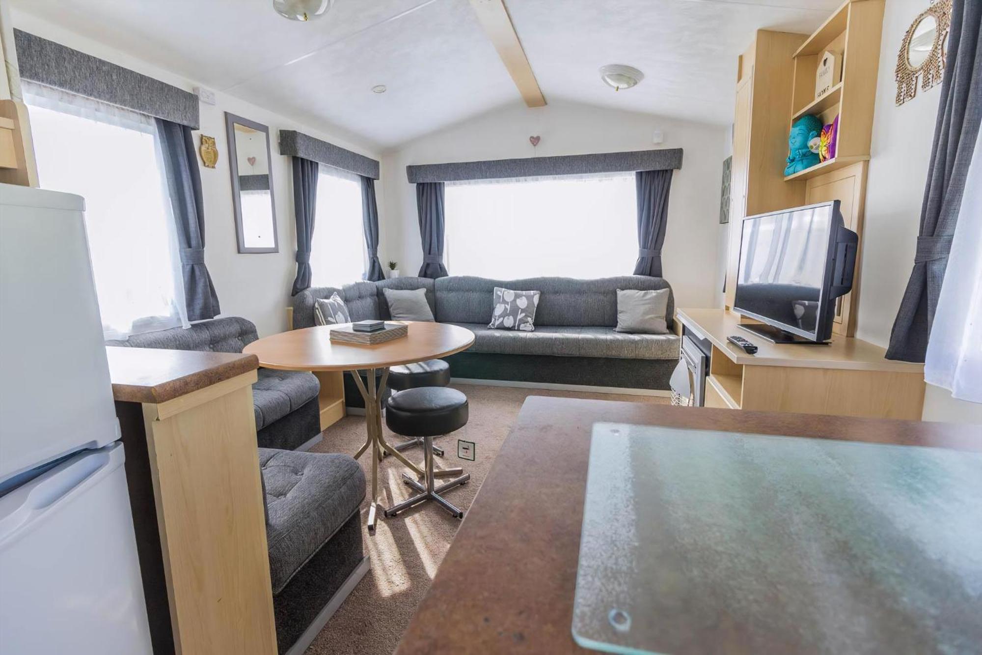 Great 8 Berth Caravan For Hire In Skegness Ref 33069F Экстерьер фото
