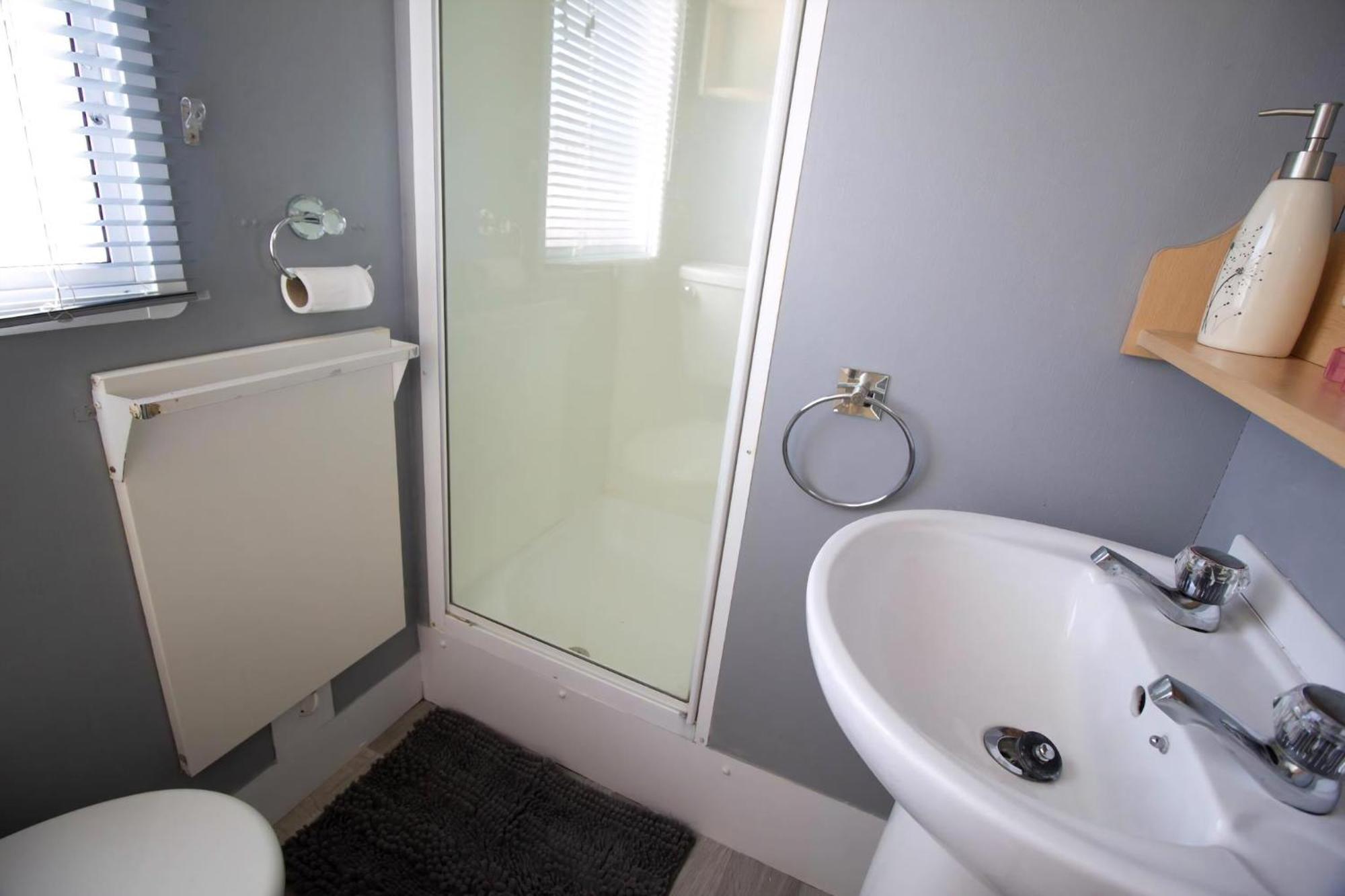 Great 8 Berth Caravan For Hire In Skegness Ref 33069F Экстерьер фото